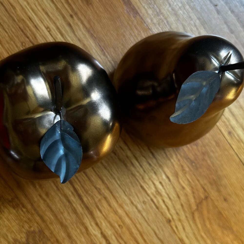 Brass-like Pair of Ceramic Fruit Figurines: Pear and Apple - Picture 6 of 6